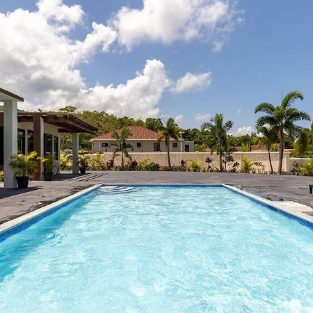 Sun Shine Luxury Villas 2 Bedroom Pool & Gym Ocho Rios St Ann 外观 照片