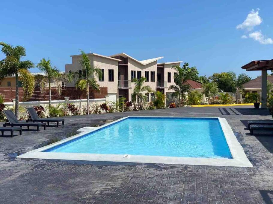 Sun Shine Luxury Villas 2 Bedroom Pool & Gym Ocho Rios St Ann 外观 照片